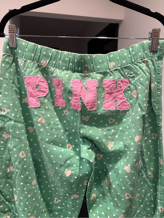 PINK Victoria's Secret Other - Y2K PINK Victoria's Secret Green Heart-Print Pajama Pants with Pink Logo